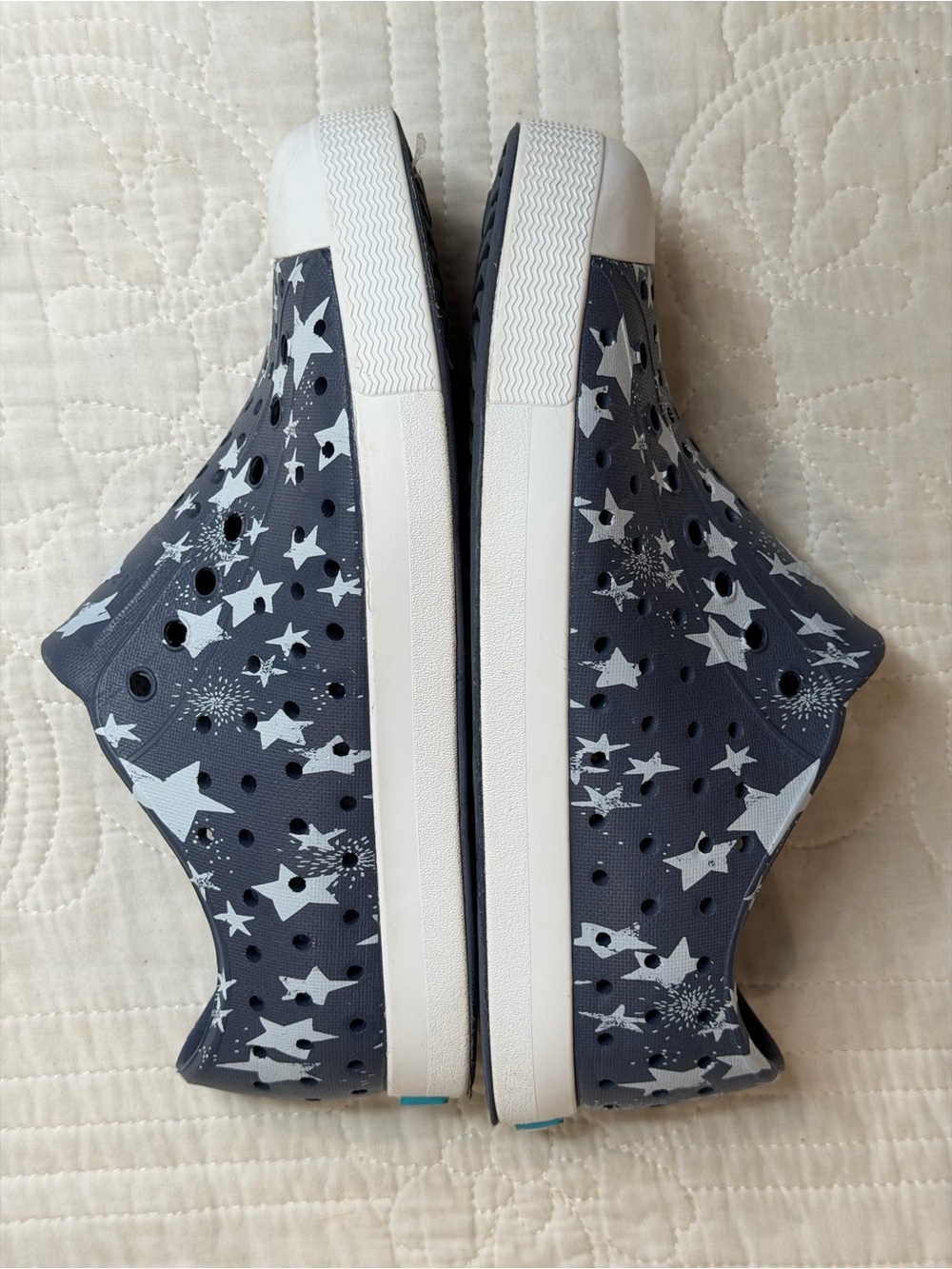 Native Unisex Jefferson Star Print Sneaker Blue Slip-On Kids Sz 1 Water Play - Picture 6 of 8